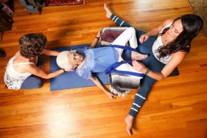 psicologiasdobrasil.com.br - Yoga transforma a postura e a saúde de idosa de 87 anos