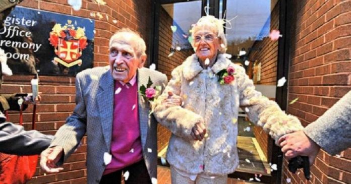 Homem de 97 anos se casa com mulher de 90 anos: “Nunca é tarde para amar”