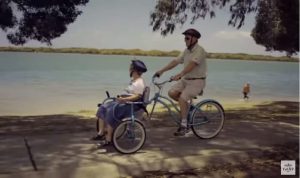 psicologiasdobrasil.com.br - Idoso cria bicicleta especial para levar a esposa com Alzheimer para passear