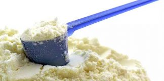 Brasileiros desenvolvem leite humano em pó e ganham prêmio internacional