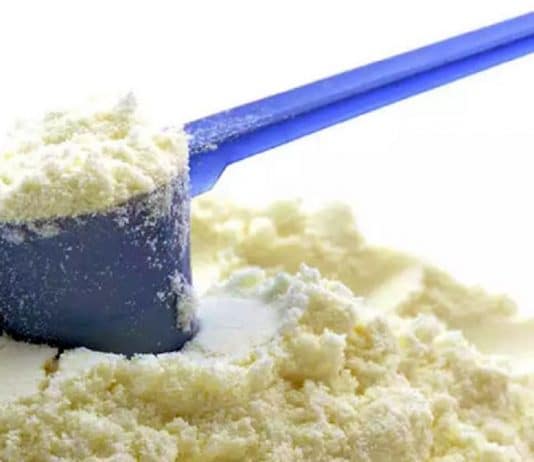 Brasileiros desenvolvem leite humano em pó e ganham prêmio internacional