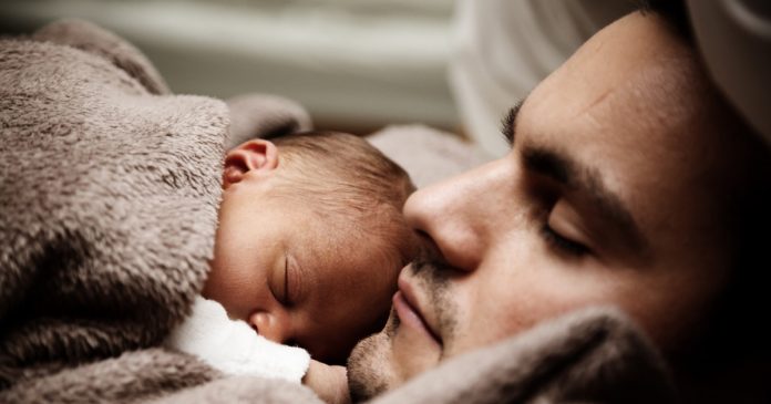 Na Finlândia, licença paternidade terá tempo igual ao da licença maternidade