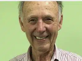 Aos 85 anos, idoso inicia curso de psicologia com o objetivo de ajudar, sem retorno financeiro