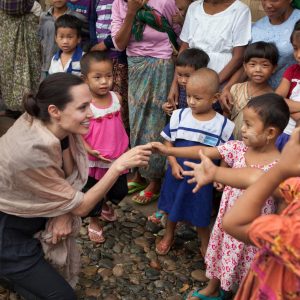psicologiasdobrasil.com.br - Angelina Jolie doa um milhão de dólares para combater a fome infantil durante o coronavírus