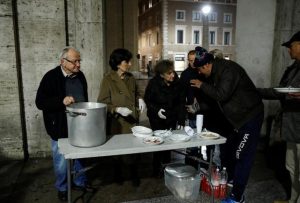 psicologiasdobrasil.com.br - Homem de 90 anos cozinha todas as semanas aos sem-teto e é chamado de "Chef dos pobres"