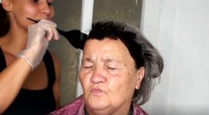 psicologiasdobrasil.com.br - Maquiadora profissional presenteia a avó com uma repaginada completa no visual