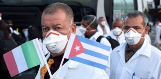 Médicos cubanos chegam à Itália para ajudar no combate ao COVID-19