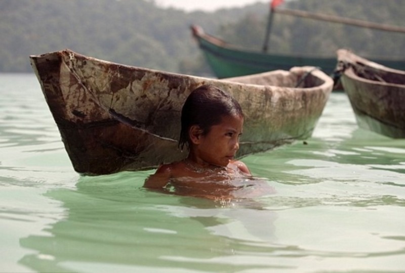 psicologiasdobrasil.com.br - As crianças dessa tribo sofreram mutações para poderem ver debaixo d'água como golfinhos