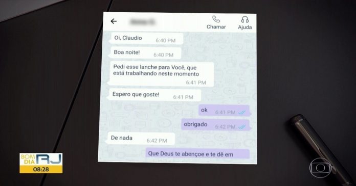 Cliente surpreende entregador com lanche surpresa: “Pedi esse lanche pra você”