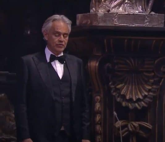 A apresentação do Andrea Bocelli na Páscoa foi simplesmente maravilhosa. Confiram.