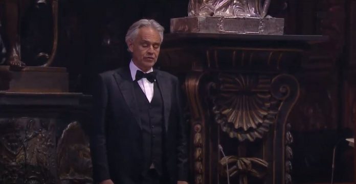 A apresentação do Andrea Bocelli na Páscoa foi simplesmente maravilhosa. Confiram.