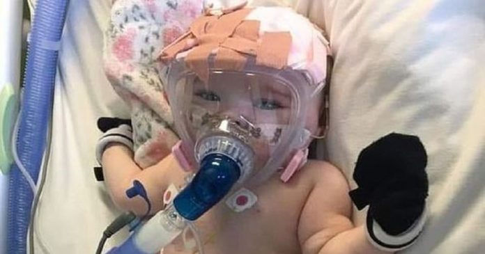 Bebê testa positivo para Covid-19 e pais postam foto para conscientizar sobre gravidade da doença