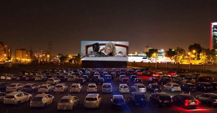 Argentina traz de volta o cinema drive-in como experiência de entretenimento