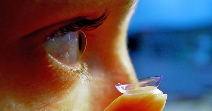 Lentes de contato podem monitorar níveis de glicose em diabéticos com um piscar de olhos
