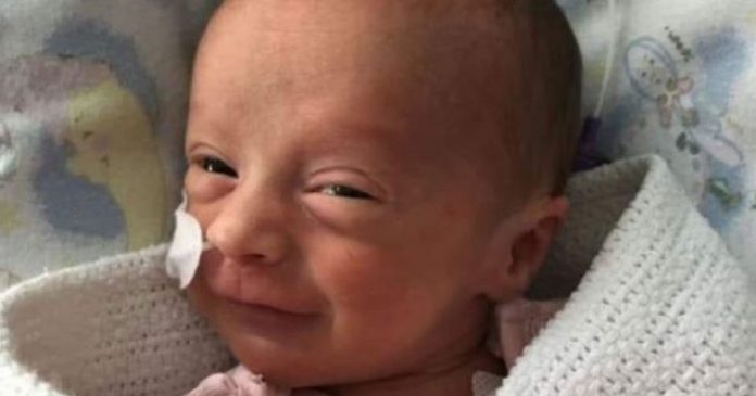 Bebê que nasceu prematura vence batalha contra o coronavírus e se torna símbolo de esperança