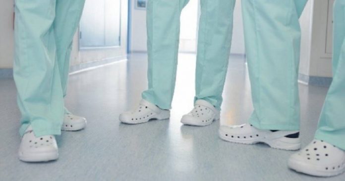Crocs doa calçados para profissionais de saúde que combatem o coronavírus