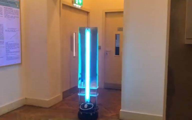 psicologiasdobrasil.com.br - Cientistas irlandeses desenvolvem robô que usa luz ultravioleta para eliminar vírus, bactérias e germes