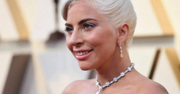 Lady Gaga arrecada R$180 milhões para vítimas do coronavírus e anuncia festival online