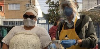 Padre e Mãe de Santo se unem para oferecer alimento aos necessitados durante pandemia