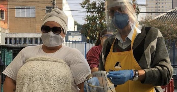 Padre e Mãe de Santo se unem para oferecer alimento aos necessitados durante pandemia