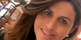 Mulher chora em loja após filho cuspir nela e outra mãe a consola: “Posso te dar um abraço?”
