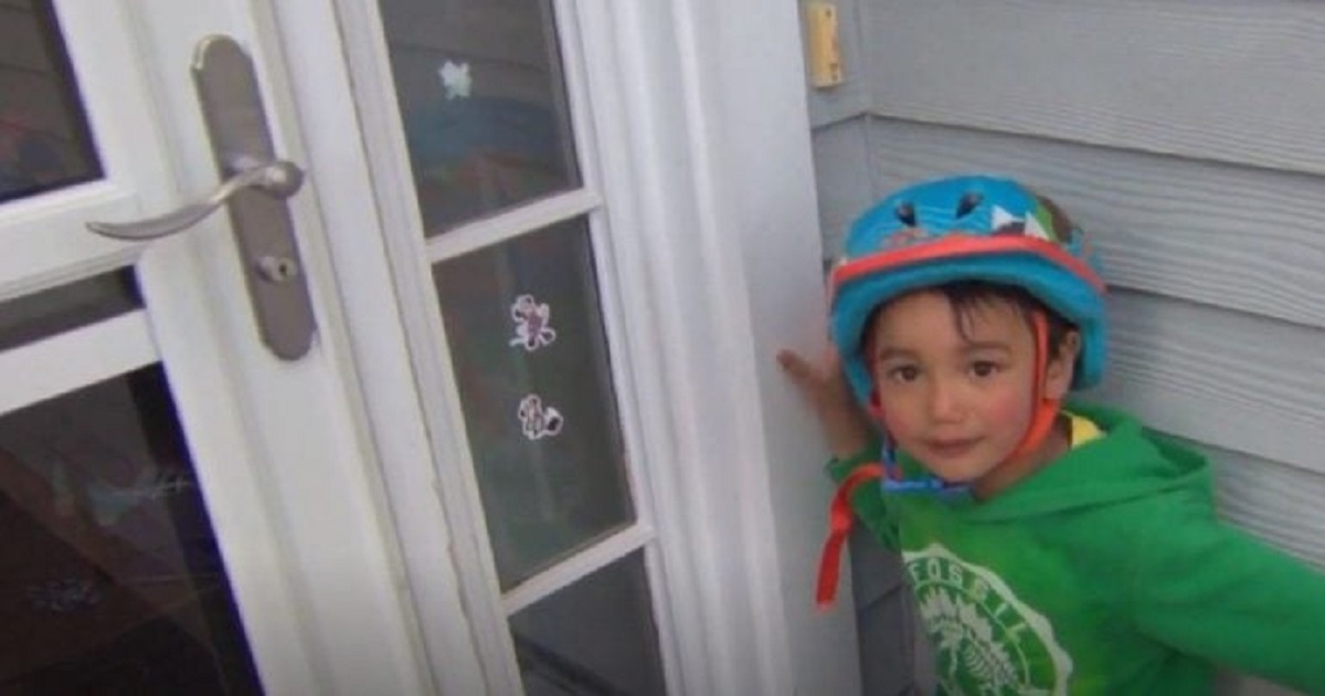 psicologiasdobrasil.com.br - Herói do dia: Menino de 3 anos salva vizinha presa no porão de casa
