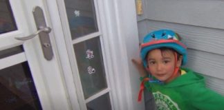 Herói do dia: Menino de 3 anos salva vizinha presa no porão de casa