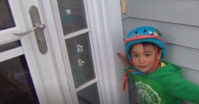 Herói do dia: Menino de 3 anos salva vizinha presa no porão de casa
