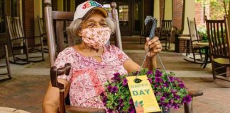Empresa envia mais de 5 milhões em flores a idosas que passarão Dia das Mães isoladas