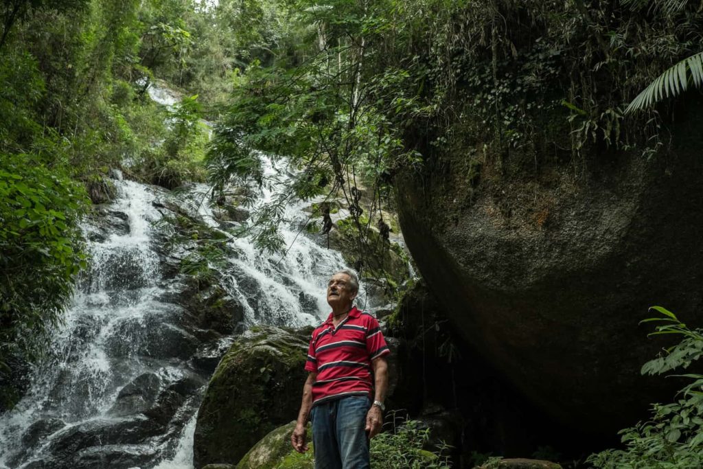psicologiasdobrasil.com.br - Antonio plantou 50.000 árvores e agora vive em sua própria floresta