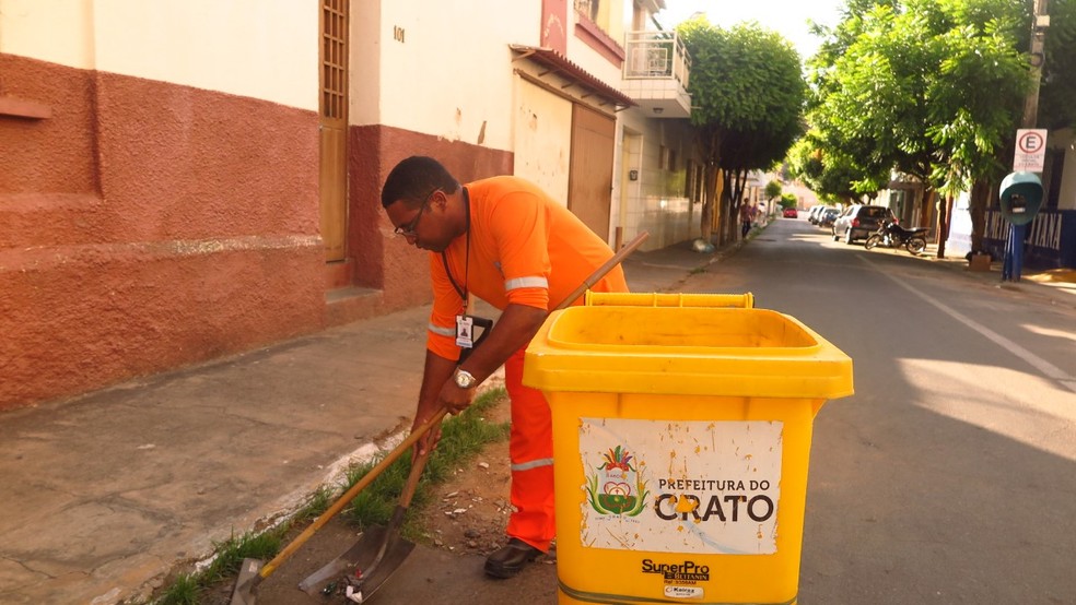 psicologiasdobrasil.com.br - Gari recebe doutorado após ter começado a estudar com livros recolhidos do lixo