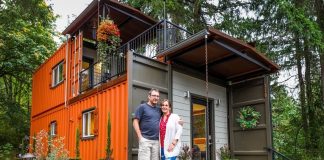 Casal abandona tudo e constrói uma bela casa de contêineres para viver livre de dívidas