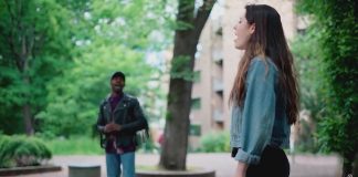 Cantor de ópera inesperadamente se junta a jovem que cantava hino do país em gravação