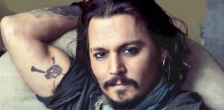 Johnny Depp faz visita virtual a crianças internadas em hospital; estava vestido como Jack Sparrow