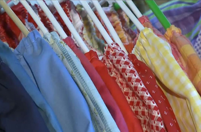 psicologiasdobrasil.com.br - Vovó de 99 anos costura roupas diariamente para crianças carentes da África