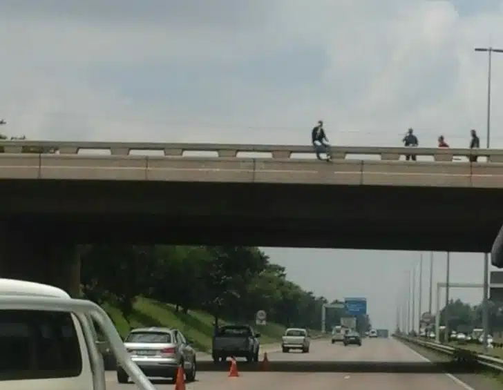 psicologiasdobrasil.com.br - Idoso que ia pular de ponte devido &agrave; crise de Covid-19 &eacute; salvo e ajudado com alimentos