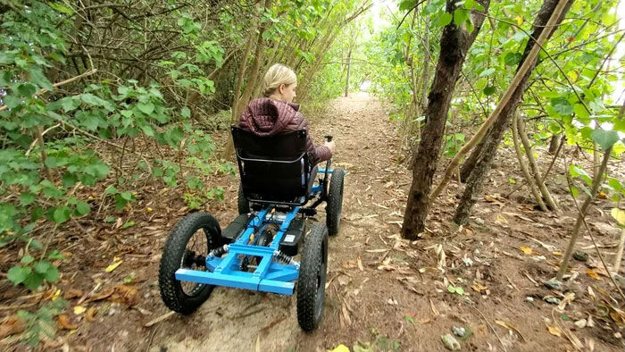 psicologiasdobrasil.com.br - Youtuber cria cadeira de rodas especial para que namorada possa ir a todos os lugares que deseja