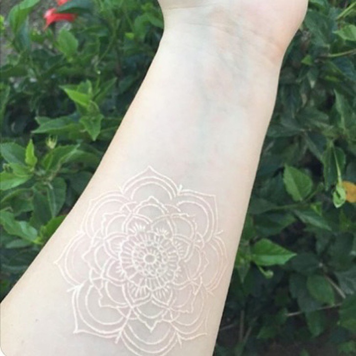 psicologiasdobrasil.com.br - 10 idéias de tatuagem em tinta branca que farão sua pele brilhar e serão a janela de sua alma