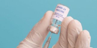 Brasil está negociando compra de vacina contra Covid-19, revela Pazuello