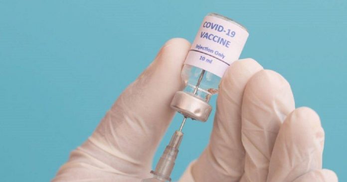 Brasil está negociando compra de vacina contra Covid-19, revela Pazuello