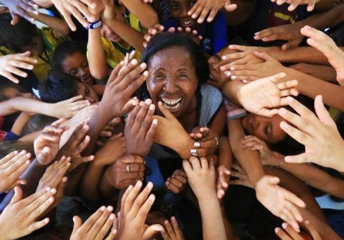 psicologiasdobrasil.com.br - Ex-gari e analfabeta, Rozeli venceu desafios e hoje leva esperança a 360 crianças pobres