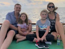 Família vende sua casa em Londres e se muda para o menor país africano para salvar seus recifes de coral