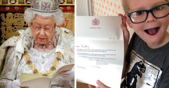 Garotinho cria jogo para entreter a rainha Elizabeth na quarentena e recebe carta de agradecimento