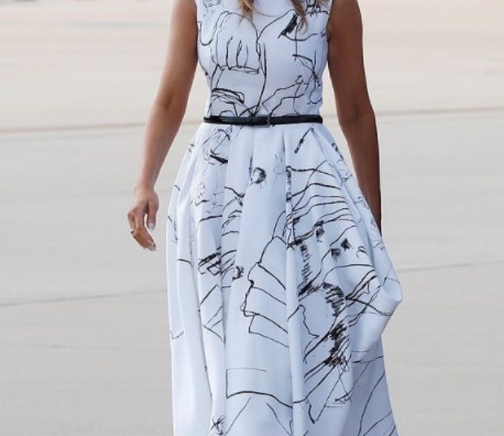 Melania Trump usa vestido estampado com desenhos de crianças vítimas de abuso