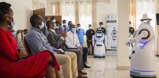 Ruanda, na África, dá exemplo de controle do coronavírus usando enfermeiros robôs