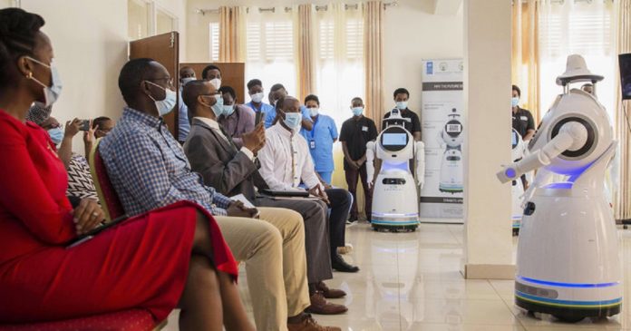 Ruanda, na África, dá exemplo de controle do coronavírus usando enfermeiros robôs