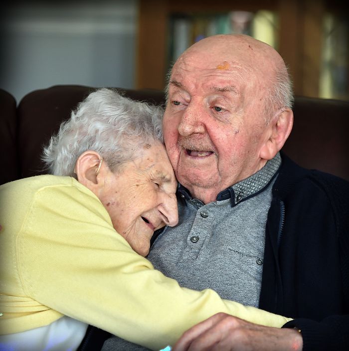 psicologiasdobrasil.com.br - Mãe de 98 anos muda-se para casa de repouso para cuidar de seu filho de 80 anos