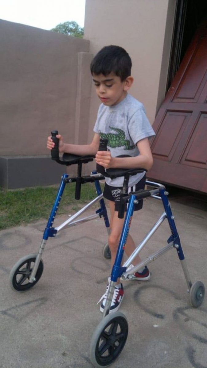 psicologiasdobrasil.com.br - Adolescente com paralisia cerebral consegue andar pela primeira vez: "Esperamos 14 anos por isso"