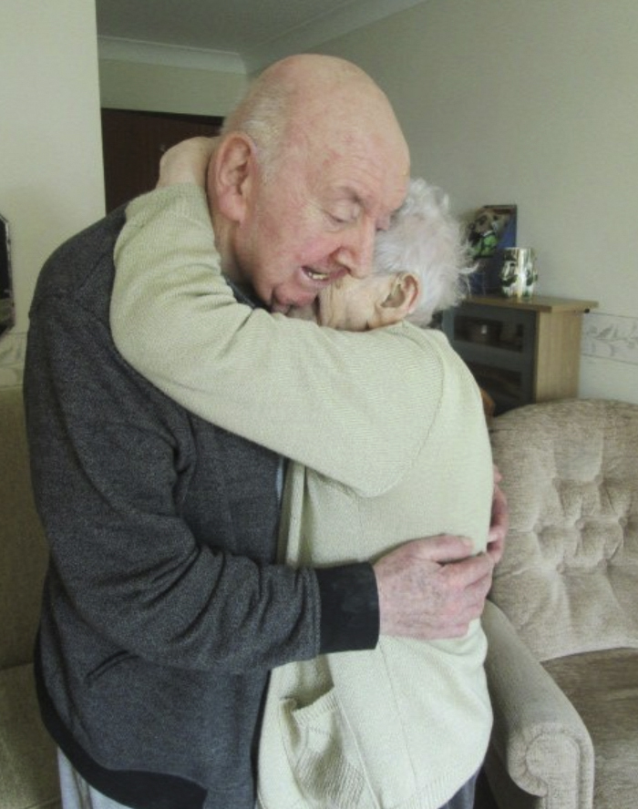 psicologiasdobrasil.com.br - Mãe de 98 anos muda-se para casa de repouso para cuidar de seu filho de 80 anos