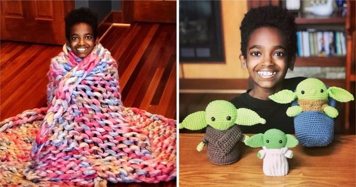 Menino constrói biblioteca na Etiópia com dinheiro da venda de suas criações de crochê